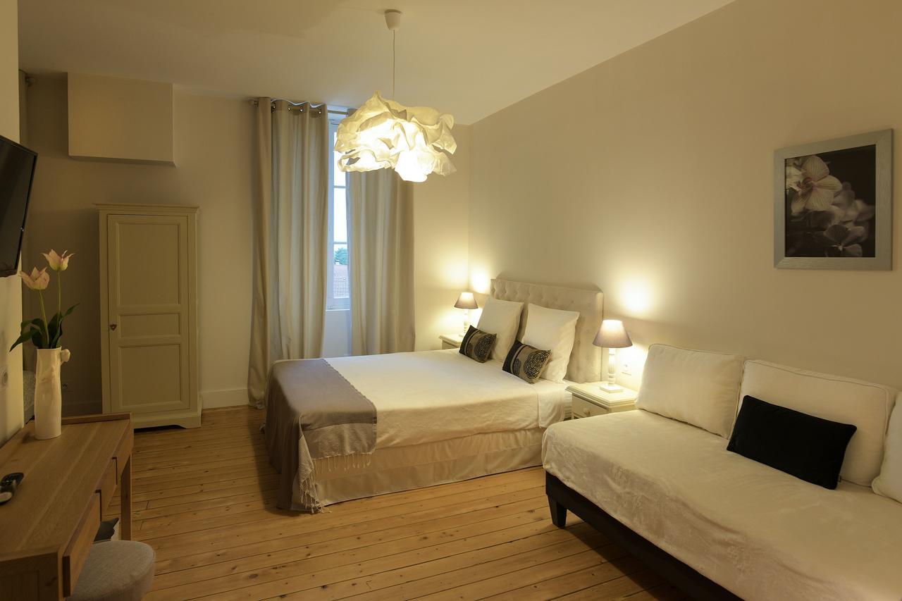 Le Cercle Chambres Climatisees Coligny Exterior photo